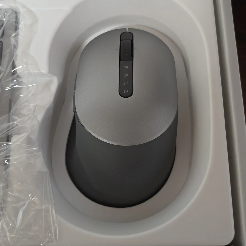 HOST PICK. NIB. Dell Wireless Keyboard and Mouse Set KM7120W